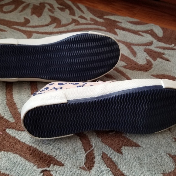 UGG Skull and Crossbones Slip-ons Shoes UGG S/N 10 - Picture 5 of 5